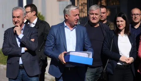 18.10.2022., Sarajevo, Bosna i Hercegovina - Predsjednici PDP-a, SDS-a, Liste za pravdu i red, Branislav Borenovic, Mirko Sarovic i Nebojsa Vukanovic, te potpredsjednica PDP-a i kandidat za predsjednika Republike Srpske na prethodnim izborima Jelena Trivic predali su Tuzilastvu BiH krivicne prijave protiv vise stotina osoba zbog krivicnog djela izborne kradje. Branislav Borenovic, Jelena Trivic. Photo: Armin Durgut/PIXSELL