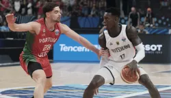 epa12356961 Dennis Schroeder (R) of Germany and Rafael Lisboa of Portugal in action during the EuroBasket 2025 round of 16 basketball match between Germany and Portugal, in Riga, Latvia, 06 September 2025. EPA/VALDA KALNINA