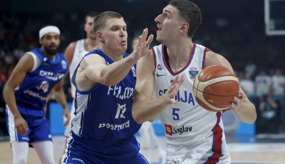 epa12358243 Nikola Jovic (R) of Serbia and Elias Valtonen of Finland in action during the EuroBasket 2025 round of 16 basketball match between Serbia and Finland in Riga, Latvia, 06 September 2025. EPA/TOMS KALNINS