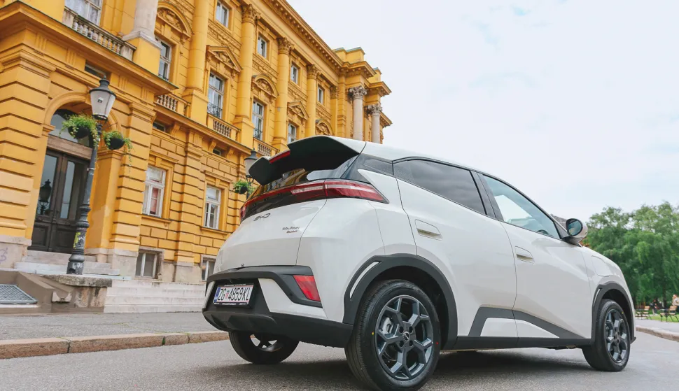BYD Dolphin Surf