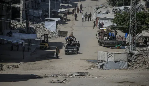 epa12357276 Internally displaced Palestinians move with their belongings prior to an Israeli air strike in Gaza City, 06 September 2025. Israel announced on 06 September to have struck another high rise building in Gaza City. According to an UNRWA Situation Report published on 27 August, 86.5 percent of the Gaza Strip remained within the Israeli-militarized zone, under displacement orders, or where these overlap. EPA/MOHAMMED SABER