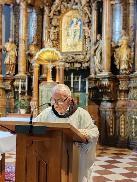 Veronikin rubac prsolavio spomendan sv. Marije Terezije - fra Svetislav KrnjakOsijek, rujan 2025.Foto; Nevenka Špoljarić