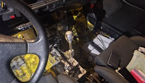 Policijski motocilisti u lovu na tehnički neispravna vozila, neispravan, motocikl, policija, ilustracija