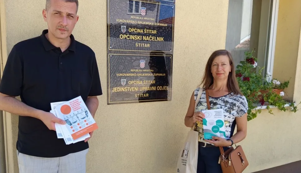 Vukovarski Ured Udruge za pomoć žrtvama i svjedocima u okviru projekta Karavana dijelio je promo materijale u vi&scaron;e JSL