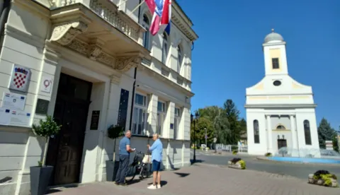 Grad prodaje devet garažnih mjesta