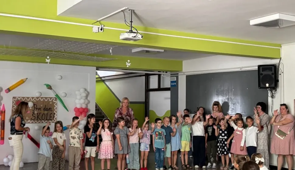 Učenicima i svim djelatnicima dviju čepinskih osnovnih &scaron;kola - Miroslava Krleže i Vladimira Nazora - općinska je uprava poželjela uspjeh i puno lijepih trenutaka.