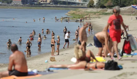 09.08.2025., Kopika, Osijek - Rashladivanje osjecana na Kopiki. Photo: David Jerkovic/PIXSELL Photo: David Jerkovic/PIXSELL