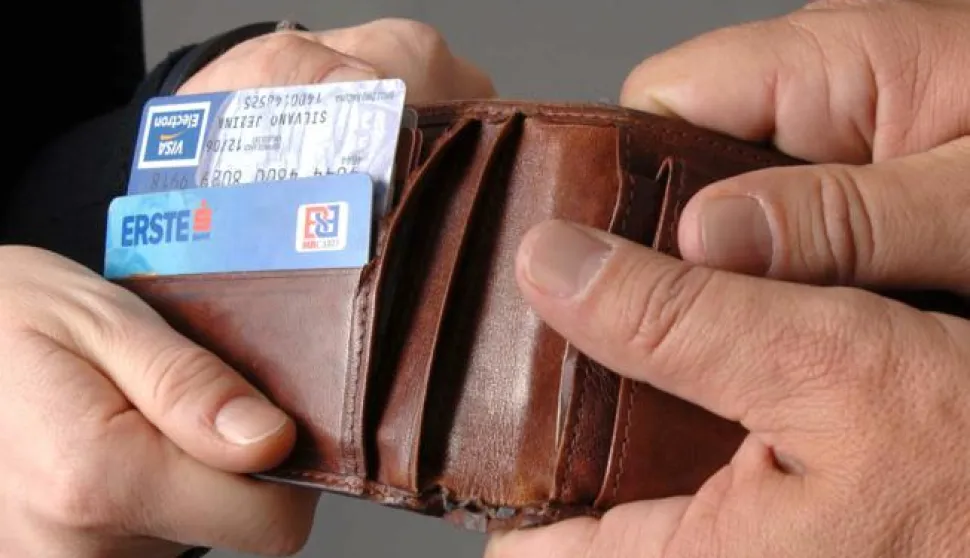 RIJEKA, 12.11.2005. deparenje, depar, novcanik, novac, kreditna kartica SNIMIO PETAR FABIJAN------crna2 st color