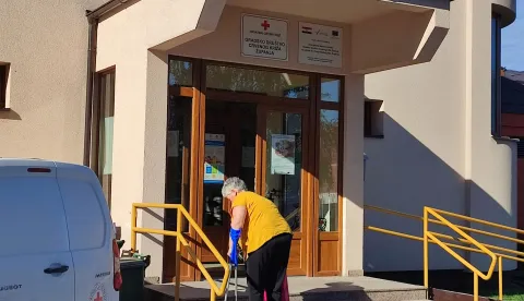 Ulaz u zgradu Crvenog križa Županjasnimila Marija Lešić Omerović