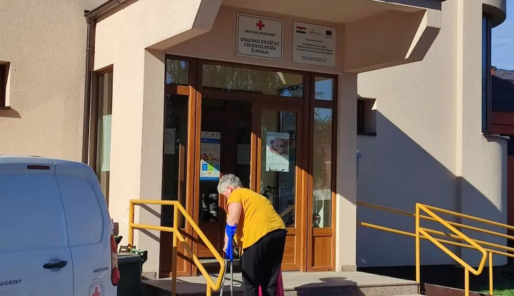 Ulaz u zgradu Crvenog križa Županjasnimila Marija Lešić Omerović