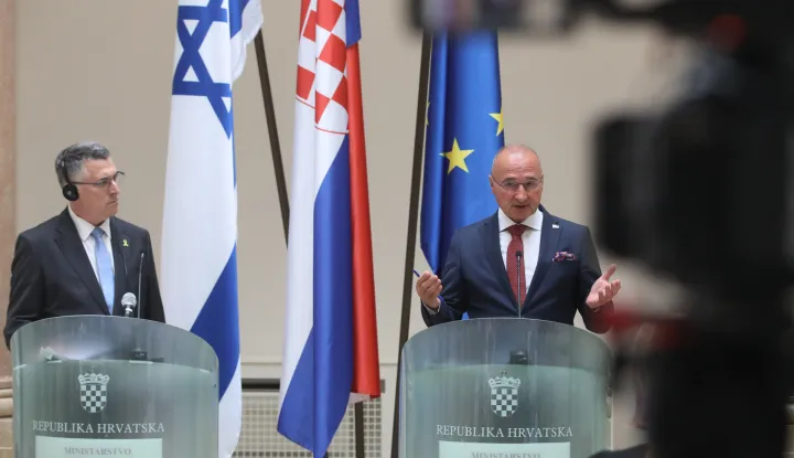 Zagreb, 09.09.2025 - Zajednička konferencija za medije ministra vanjskih poslova Države Izrael Gideona Moshea Sa'ara i ministra vanjskih i europskih poslova Republike Hrvatske Gordana Grlića Radmana. Na fotografiji Gideon Moshe Sa'ar, Gordan Grlić Radman.foto HINA/ Denis CERIĆ /dc