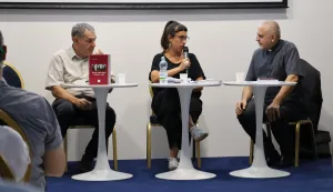 Na Filozofskom fakultetu u Osijeku predstavljena je knjiga "Židovski sabirni logori u Đakovu i Tenji" autora Grge Grbe&scaron;ića i Pere &Scaron;ole