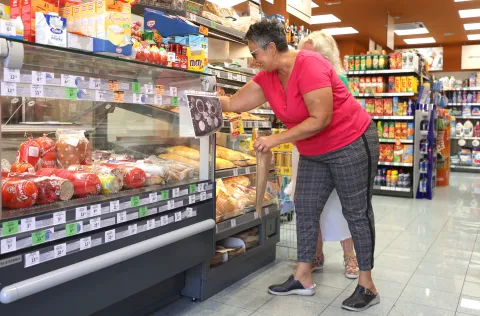 Vinkovci, 09. 09. 2025., Studenac, - Vinkovci, Studenac, Studenac market, kupac Janja JurišićSNIMIO BRUNO JOBST