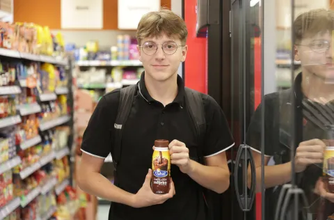 Vinkovci, 09. 09. 2025., Studenac, - Vinkovci, Studenac, Studenac market, Borna Petričević; kupacSNIMIO BRUNO JOBST