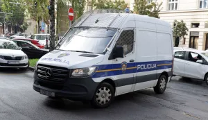 Zagreb, 10.9.2025.- Policijski kombi dovozi u Uskok osobe uhi?ene zbog sumnje u korupciju u Hrvatskim ?umama. foto HINA/ Admir BULJUBA?I?/ ua