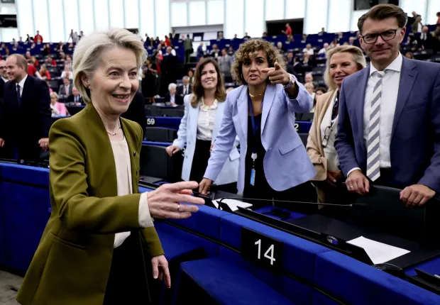 epa12366563 European Commission President Ursula von der Leyen (L) arrives for a 'State of the Union' debate at the European Parliament in Strasbourg, France, 10 September 2025. The current plenary session runs from 08 until 11 September 2025. EPA/RONALD WITTEK