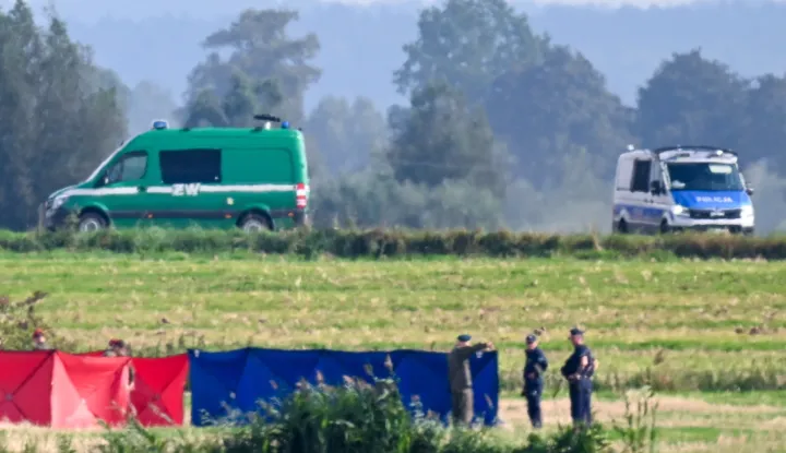 epa12367387 Services in the vicinity of the crash site of a Russian drone in the village of Olesno, northern Poland, 10 September 2025. Polish Prime Minister Donald Tusk reported that 19 violations of Polish airspace occurred overnight during a Russian attack on Ukraine, with drones repeatedly violating Polish airspace. EPA/ANDRZEJ JACKOWSKI POLAND OUT