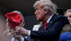 epa12361245 US President Donald J. Trump signs a hat after the men's singles final of the US Open Tennis Championships at the USTA Billie Jean King National Tennis Center in Flushing Meadows, New York, USA, 07 September 2025. EPA/CRISTOBAL HERRERA ULASHKEVICH