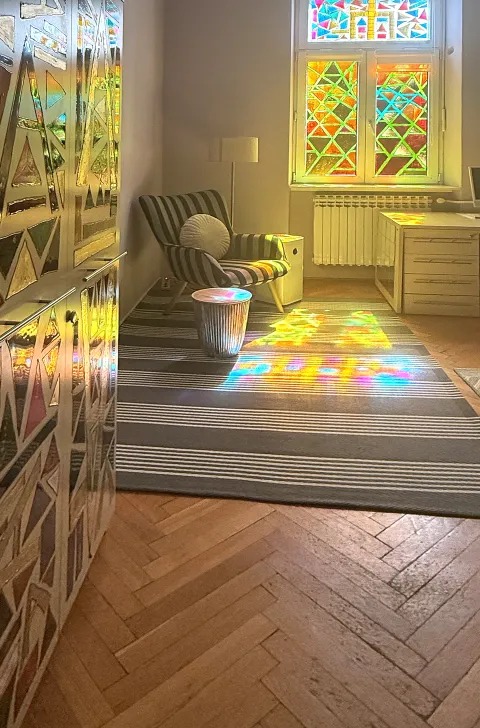 Svoj je kabinet uredila kao kapelicu duha, koja pobuđuje duhovni rast, idejnost i inovativnost