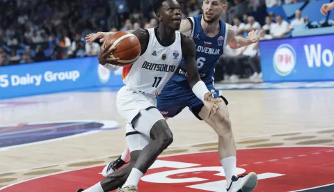epa12368024 Dennis Schroder (L) of Germany and Aleksej Nikolic Slovenia in action during the FIBA EuroBasket 2025 quarter-finals basketball match between Germany and Slovenia, in Riga, Latvia, 10 September 2025. EPA/TOMS KALNINS