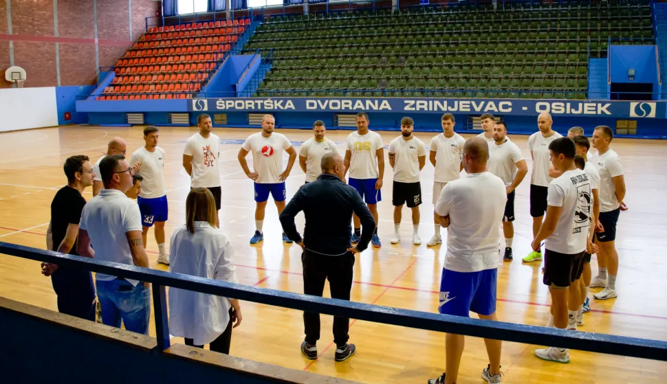 Osijek, 04. 08. 2025., Prozivka rukometaši RK Osijek, rukomet; rukometaš; rukometaši, rukometni klub; prozivka; Dvorana ZrinjevacSNIMILA: LAURA BUNJEVAC