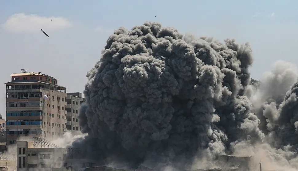 epa12366994 Missiles from Israel hit the area at the Harmony Tower in an Israeli airstrike in the west of Gaza City, Gaza Strip, 10 September 2025. EPA/MOHAMMED SABER