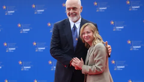epa12105834 Albania's Prime Minister Edi Rama welcomes Italy's Prime Minister Giorgia Meloni at the 6th European Political Community (EPC) Summit in Tirana, Albania, 16 May 2025. The meeting brings together leaders from across the continent under the theme 'New Europe in a new world: unity - cooperation - joint action'. EPA/MALTON DIBRA