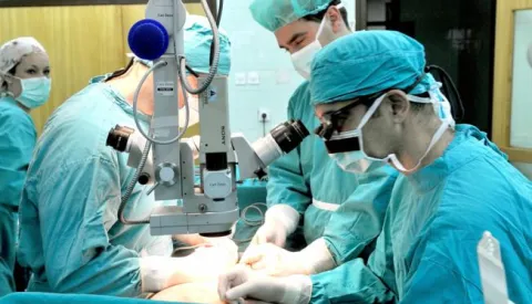 06.02.2014., Pozega - Prva korektivna operacija dojke izvedena u Opcoj zupanijskoj bolnici. Operaciju je obavio kirurg Kristijan Matkovic uz asistenciju dr Davora Mijatovica sa Zagrebackog KBC-a.Photo: Dusan Mirkovic/PIXSELL------četiri stupca novosti