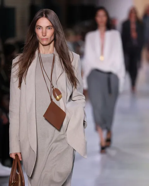 Models present creations from the Michael Kors Spring 2026 collection during New York Fashion Week in New York City, U.S., September 11, 2025. REUTERS/Mike Segar Photo: MIKE SEGAR/REUTERS