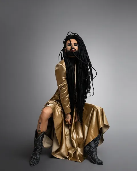 Božo Vrećo u studenom se vraća u Osijek kako bi publici priredio još jedan nezaboravan koncert, spajajući sevdah, jazz i spiritualnu glazbu.