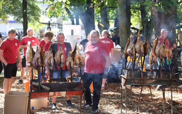 DONJI MIHOLJACU Parku Matice hrvatske u Donjem Miholjcu u petak je otvoren 19. Miholjački sajam, sajam poduzetni&scaron;tva, obrtni&scaron;tva, poljoprivrede i turizma. Sajam je otvorila županica OBŽ-a Nata&scaron;a Trami&scaron;ak.12. 9. 2025.