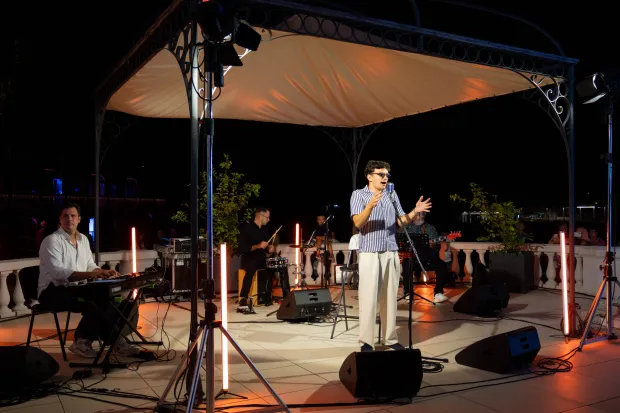 OPATIJA 12.09.2025. Bilanca uspjeha, druzenje na terasi Hotela Kvarner, fotografiranje na photo wallu, koncert Martina Kosovca. Na fotografiji: Snimila: Ana Križanec