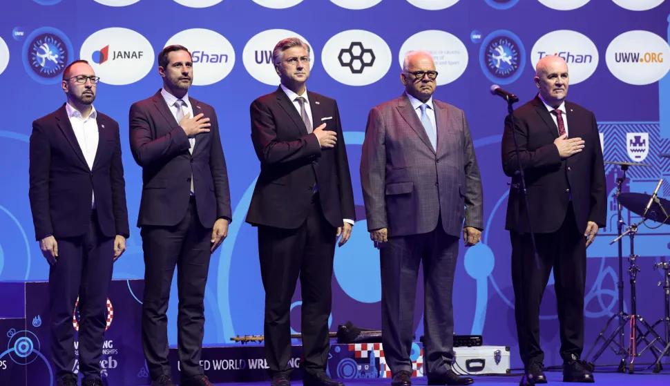 Zagreb, 13.09.2025 - Svečanost otvaranja Svjetskog prvenstva u hrvanju u Areni Zagreb. Na slici zagrebački gradonačelnik Tomislav Tomašević, minsitar sporta Tonči Glavina, premijer Andrej Plenković, predsjednik Svjetske hrvačke federacije Nenad Lalović i predsjednik Hrvatskog hrvačkog saveza Vladimir Bregović.foto HINA/ Damir SENČAR/ ds