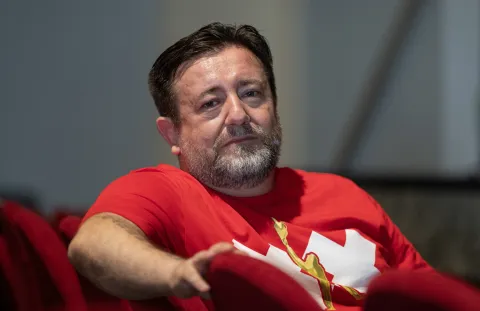 Zagreb, 14.09.2025 - Kultni strip Alan Ford, koji je obilježio mladost i humor generacija, uskoro će premijerno zaživjeti na sceni Satiričkog kazališta Kerempuh u režiji Marija Kovača poznatog po strasti prema pop-kulturi i stripovskoj estetici, kojemu je, kako sam ističe, ova predstava bila davna želja. Na slici predstave "Alan Ford", Mario Kovač.foto HINA/ Damir SENČAR/ ds