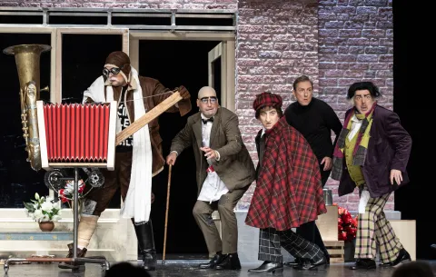 Zagreb, 14.09.2025 - Kultni strip Alan Ford, koji je obilježio mladost i humor generacija, uskoro će premijerno zaživjeti na sceni Satiričkog kazališta Kerempuh u režiji Marija Kovača poznatog po strasti prema pop-kulturi i stripovskoj estetici, kojemu je, kako sam ističe, ova predstava bila davna želja. Na slici scena sa kostimirane probe predstave "Alan Ford", Domagoj Ivanković (Grunf), Borko Perić (Jeremija), Matija Šakoronja (Bob Rock), Luka Petrušić (Alan Ford), Hrvoje Kečkeš (Debeli šef).foto HINA/ Damir SENČAR/ ds