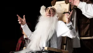 Zagreb, 14.09.2025 - Kultni strip Alan Ford, koji je obilježio mladost i humor generacija, uskoro će premijerno zaživjeti na sceni Satiričkog kazališta Kerempuh u režiji Marija Kovača poznatog po strasti prema pop-kulturi i stripovskoj estetici, kojemu je, kako sam ističe, ova predstava bila davna želja. Na slici scena sa kostimirane probe predstave "Alan Ford", Tomislav Štriga (Broj 1).foto HINA/ Damir SENČAR/ ds