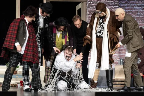 Zagreb, 14.09.2025 - Kultni strip Alan Ford, koji je obilježio mladost i humor generacija, uskoro će premijerno zaživjeti na sceni Satiričkog kazališta Kerempuh u režiji Marija Kovača poznatog po strasti prema pop-kulturi i stripovskoj estetici, kojemu je, kako sam ističe, ova predstava bila davna želja. Na slici scena sa kostimirane probe predstave "Alan Ford", Matija Šakoronja (Bob Rock), Tarik Filipović (Sir Oliver), Hrvoje Kečkeš (Debeli šef), Luka Petrušić (Alan Ford), Domagoj Ivanković (Grunf), Borko Perić (Jeremija), Filip Detelić (Superhik).foto HINA/ Damir SENČAR/ ds