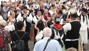 Kopačevo, 13. 09. 2025., 27. Ribarski dani, Ribarski dani, natjecanje u jedenju ljute paprike, ljuta paprika, nastup, KUD SNIMIO BRUNO JOBST