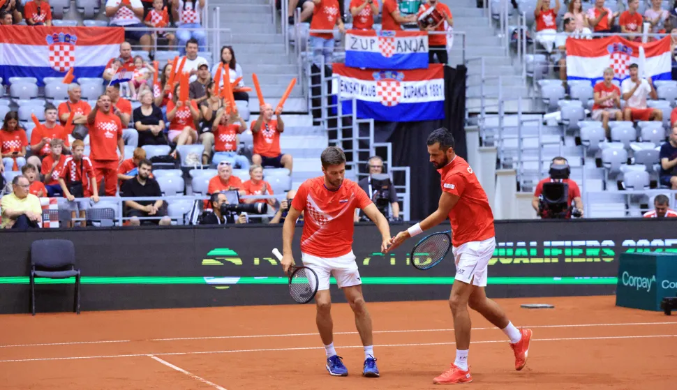 Osijek, 13.9.2025.- Drugi dan Davis Cup susreta izme?u teniskih reprezentacija Hrvatske i Francuske u dvorani Gradski vrt. Na slici Mate Pavi? i Nikola Mekti?. foto HINA/ ua