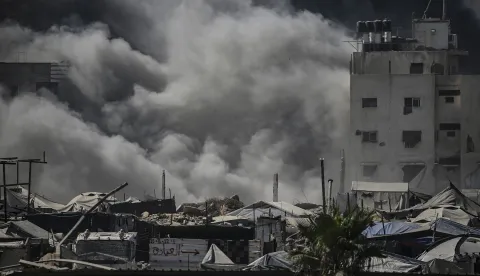 epa12375529 Smoke rises at Al Kawthar tower following an Israeli airstrike on Gaza City, Gaza Strip, 14 September 2025. Israeli forces are increasing their assault on Gaza City with a wave of heavy air strikes in recent days, in an escalation from previous military operations triggering a surge in civilian displacement. EPA/MOHAMMED SABER