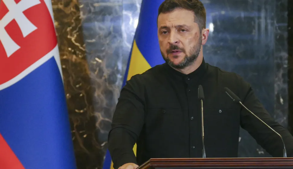 epa12355215 Ukrainian President Volodymyr Zelensky addresses a joint press conference with Slovakia's Prime Minister Robert Fico (not pictured) following their meeting in the Transcarpathian city of Uzhhorod, Western Ukraine, 05 September 2025, amid the ongoing Russian invasion. EPA/STRINGER