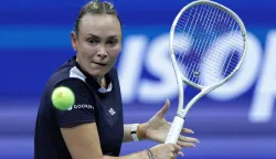 epa12332250 Donna Vekic of Croatia in action against Coco Gauff of United States during the second round of the US Open Tennis Championships at the USTA Billie Jean King National Tennis Center in Flushing Meadows, New York, USA, 28 August 2025. The US Open tournament runs from 24 August through 07 September. EPA/CRISTOBAL HERRERA ULASHKEVICH