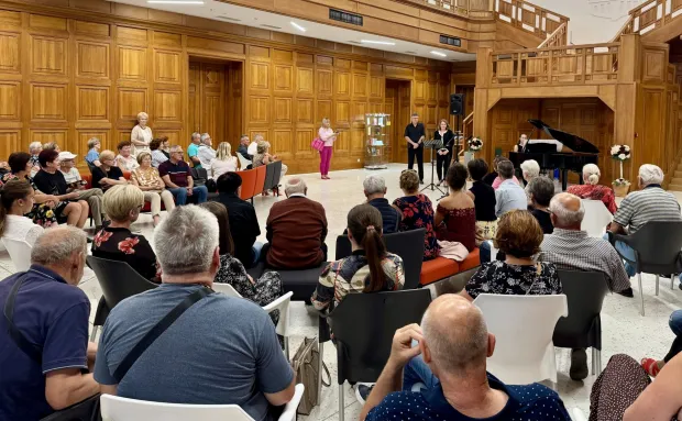 BELIŠĆEU palači Gutmann u Belišću otvorena je izložba slika Ivana Vajde naslovljena "Spokoj u bojama" u povodu 35 godina njegova likovnog stvaralaštva, a izloženo je 35 akvarela.RUJAN 2025.