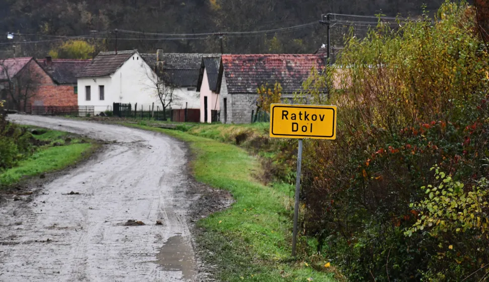 08.11.2021., Ratkov Dol/ Milinac - U selima Djakovstine na obroncima Dilj gore nema niti jednog stanovnika zarazenog korona virusom. Photo: Ivica Galovic/PIXSELL