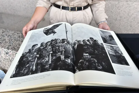 Fotomonografija o nevidljivoj vojsci koja je sve patnje i herojske bitke učinila vidljivima