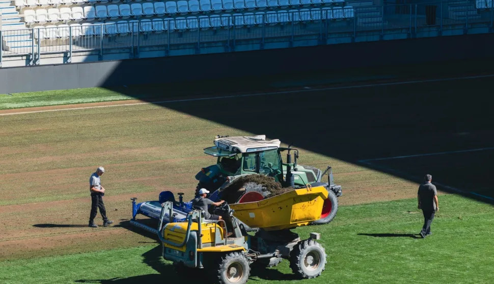 Opus Arena. Počeli radovi na pormjeni travnjaka