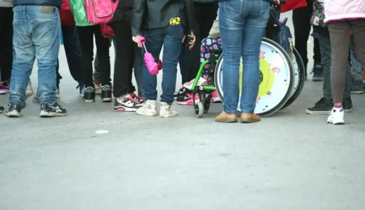 07.11.2014., Zagreb - Djevojcica u invalidskim kolicima s asistentom i u drustvu svojih vrsnjaka iz razreda krenula je u obilazak katedrale. Photo: Sanjin Strukic/PIXSELL------3 color slbar