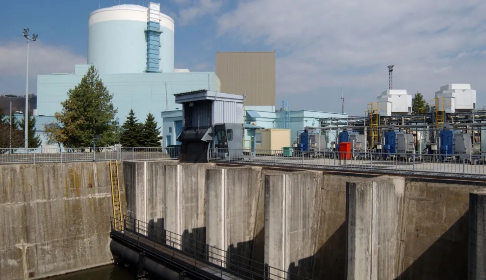 -UP: Krsko, 05.04.2003., Nuklearna elektrana Krsko, foto Darko JELINEK 