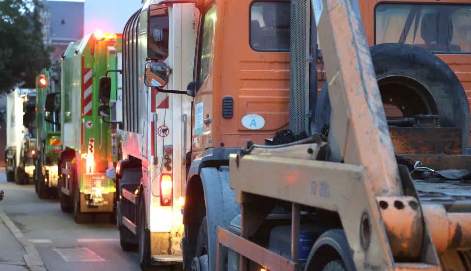 Osijek, 17. 09. 2025., Ružina ulica 11a, UNIKOM d.o.o., posjet gradonačelnika, djelatnici, vozila za prikupljanje otpada, otpad, smeće, odvajanje smeća, nova vozila, kamion, kamioniSNIMIO BRUNO JOBST