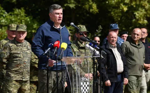 "Bez ljudi nema Hrvatske vojske. Bez Hrvatske vojske ne bi bilo moderne hrvatske države",poručio je danas predsjednik Republike i vrhovni zapovjednik Oružanih snaga Republike Hrvatske Zoran Milanović nakon što je pratio završnu združenu vojnu vježbu Borbena moć25 na Vojnom poligonu "Eugen Kvaternik" kod Slunja.